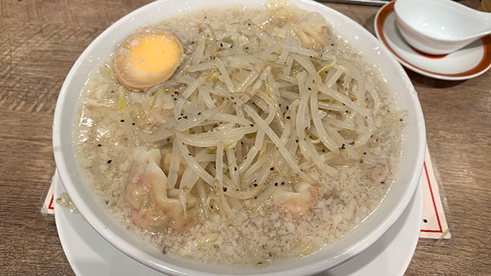 塩ニンニク粗びき肉汁雲呑麺