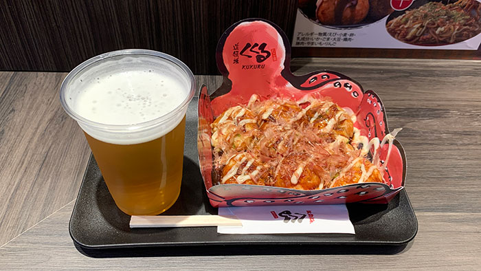 生ビールとたこ焼き