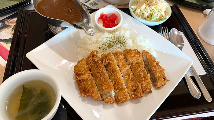 ゴルフ飯：とんかつカレー