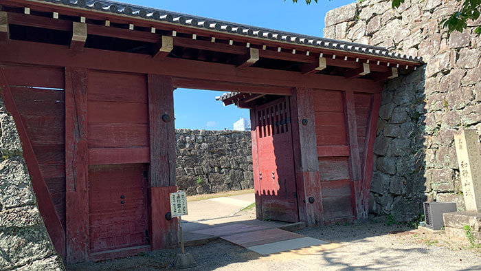 裏門