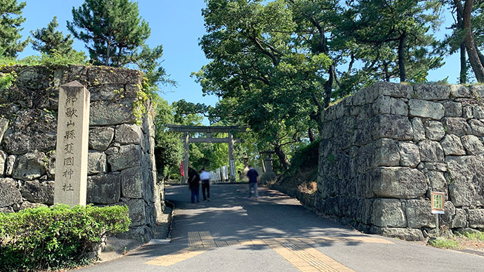 護国神社の入り口