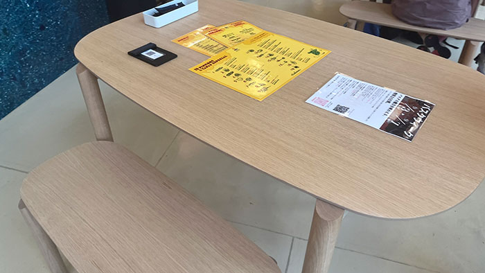 店内のテーブル