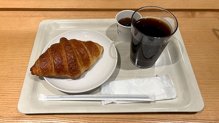 コルネッティとアイスコーヒー
