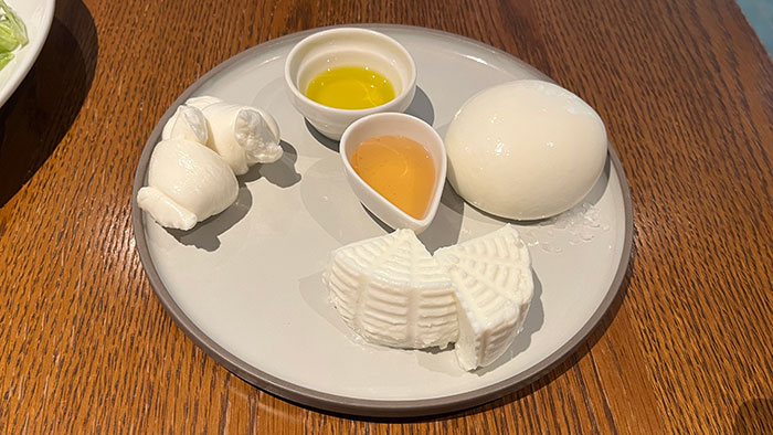 つくりたて3種チーズの盛り合わせ
