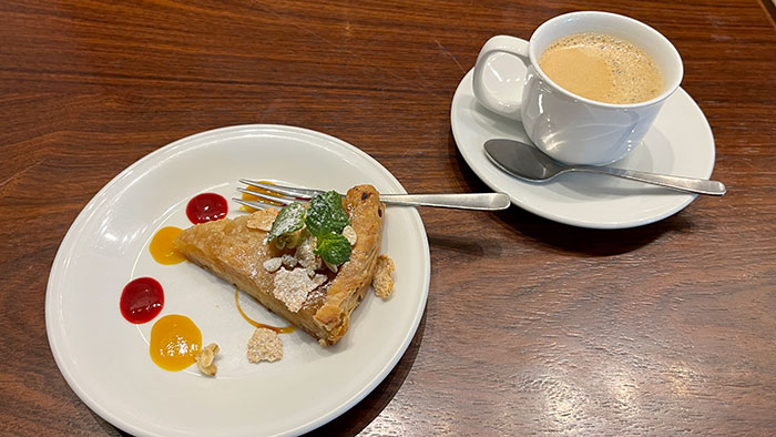 「りんごのホットタルト」と「ホットコーヒー」