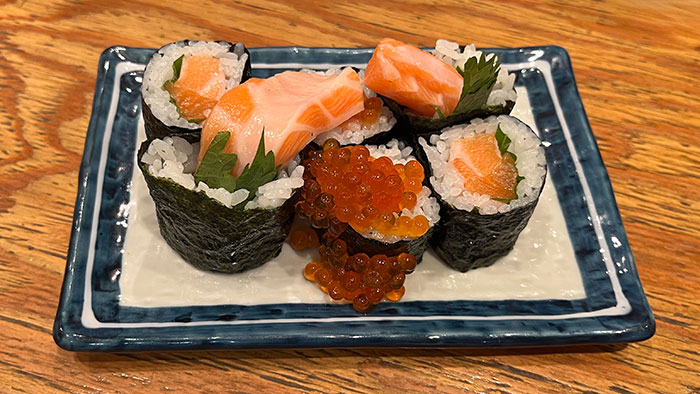 さしすの名物「トロサーモン巻」