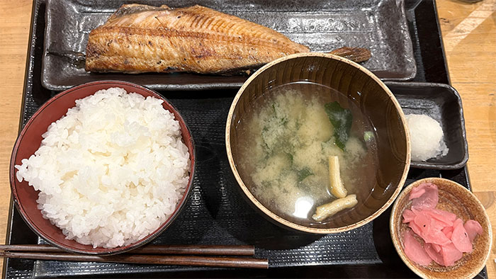 ほっけ半身定食ご飯大盛り